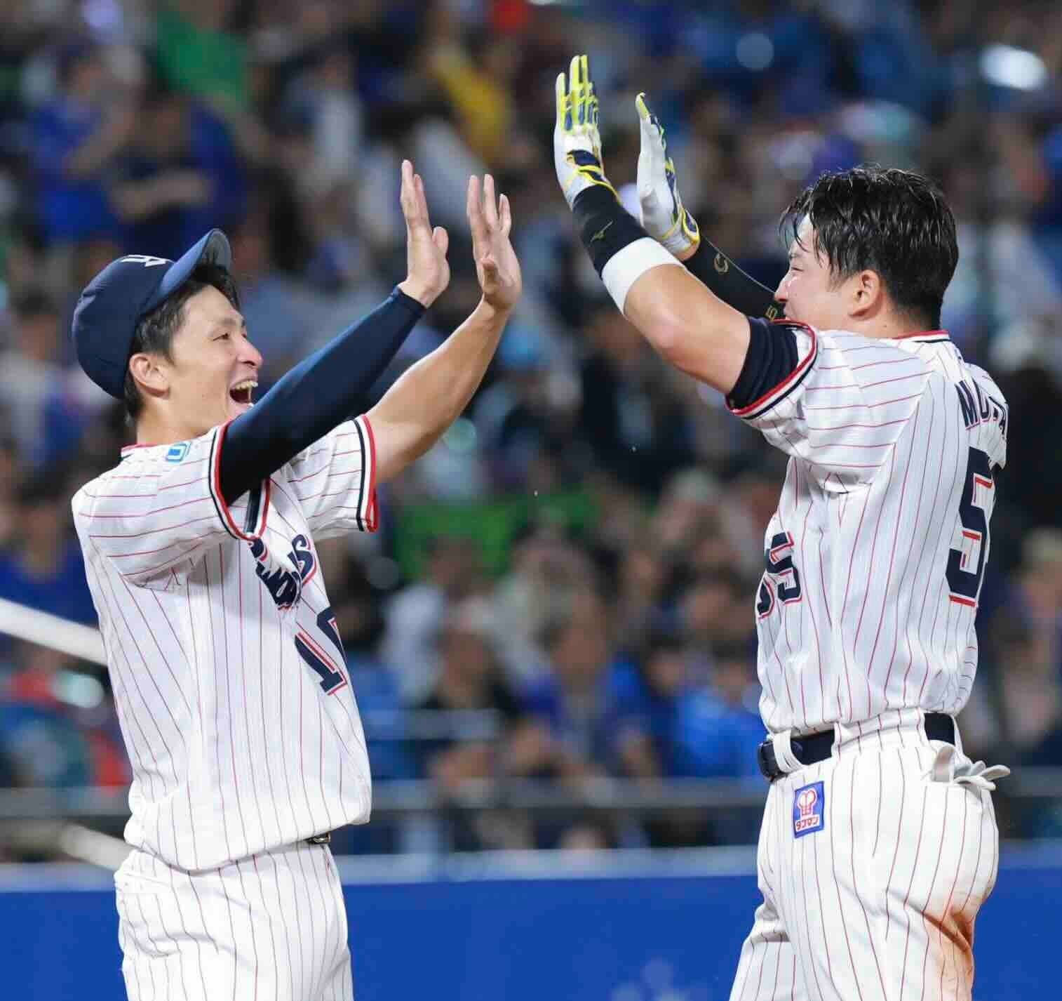 「最高すぎる光景」ヤクルト・宮本丈、村上宗隆の移籍祝福ショットにファン胸熱