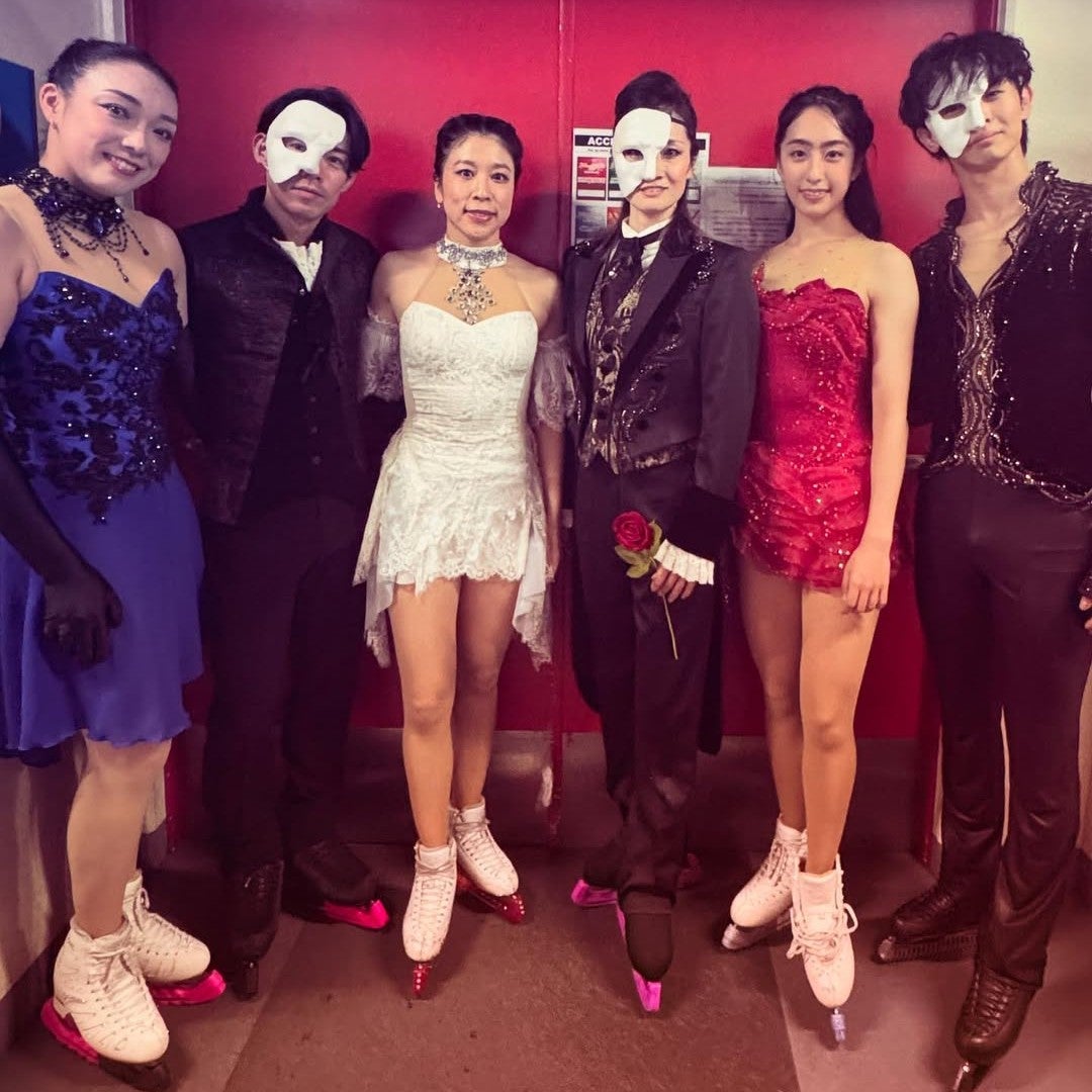 荒川静香、高橋大輔らと共に仮面ショットを披露！"フレンズオンアイス2025"リハ風景にファンの興奮高まる！