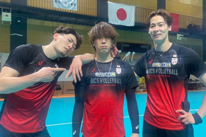 練習後の自主練も欠かせない。男子バレーの合宿は本番さながらの迫力で！！