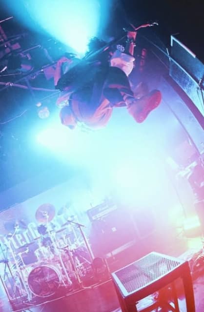 人気バンド“THE ORAL CIGARETTES”あきらかにあきらが吹雪の中でライブ開催！極寒の中、激熱ライブにファン熱狂⁉