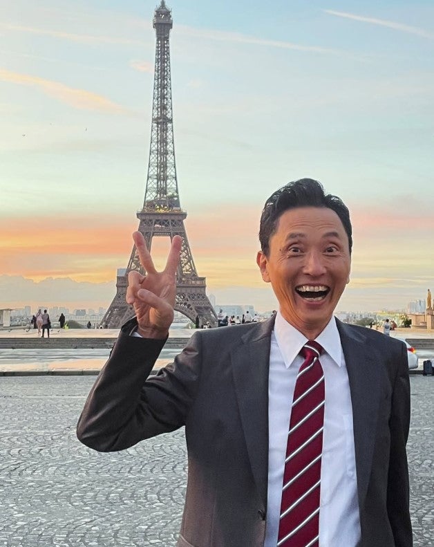 間もなく公開『映画 孤独のグルメ』主演の松重豊がオフショットを公開！満面の笑みにファンもほっこり