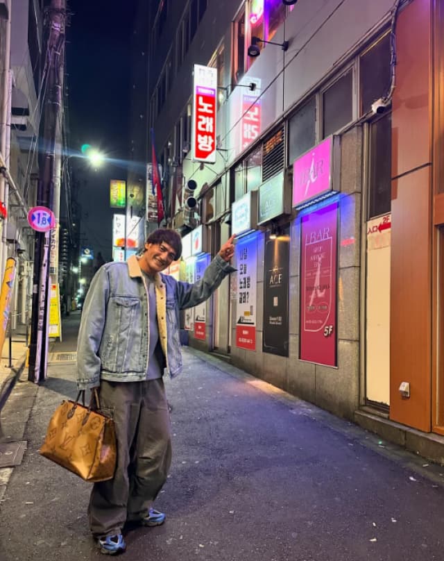 丸山桂里奈、夫・本並健治の最新ショットを披露「こんなはしゃいでる守護神がレア」