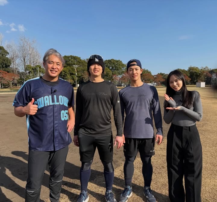 五十嵐亮太がヤクルト・長岡&内山の自主トレをお手伝い「二人とも意識が高い！」