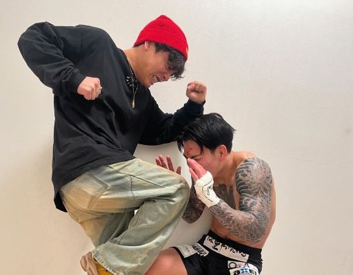 歌手・優里がBreakingDown選手に膝蹴り！？