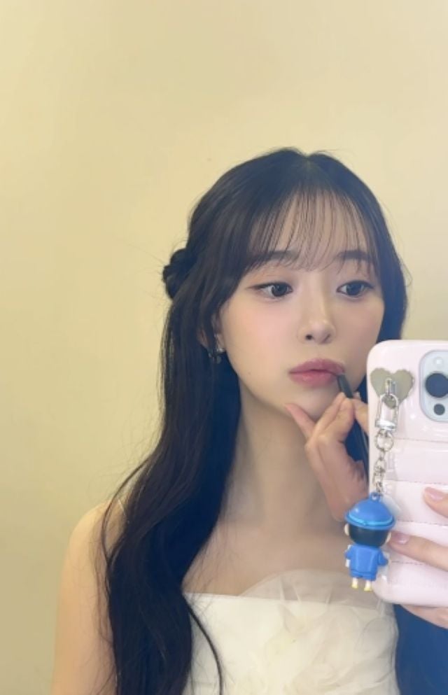 天使のような可愛さ！堀未央奈がメイクの様子を公開