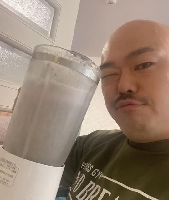 クロちゃん　ヘルシー朝ごはんでダイエット加速中！プロテインスムージーで痩せるーーー！