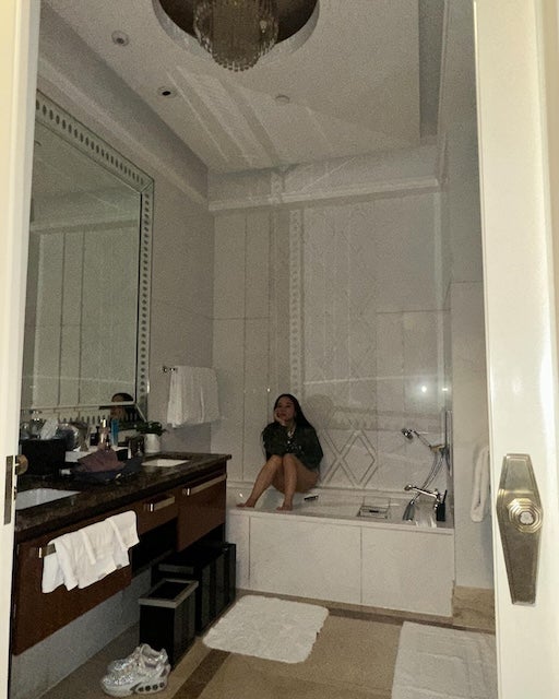 パフォーマンス中とのギャップが萌え オフのAwichが可愛すぎる