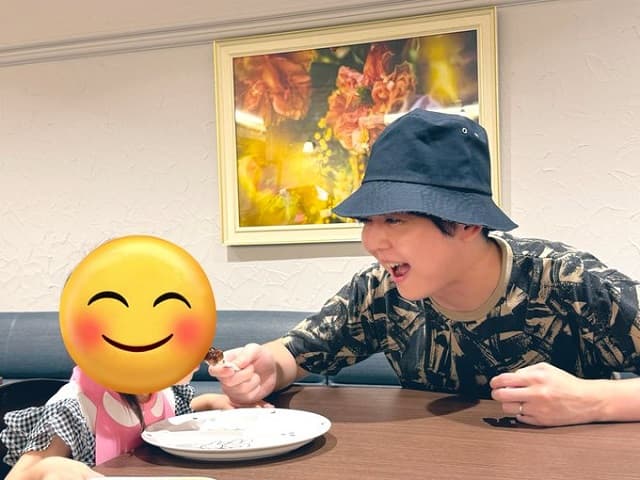 「パパさんだ…」声優 梶裕貴が娘さんと そよぎコラボカフェへ！