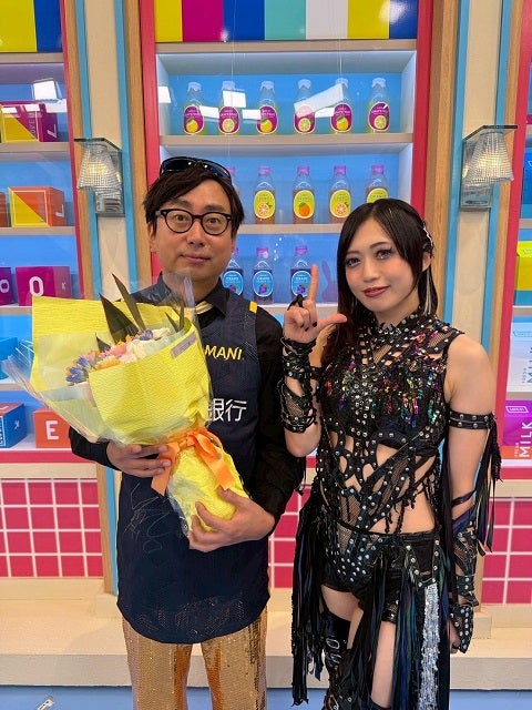 人気女子プロレスラー・上谷沙弥がテレビで初ロケに挑戦！あの人気芸人との2ショットも公開