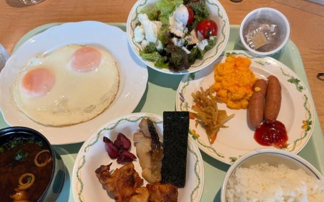 小沢仁志、朝から全開モード。和も洋も取り込んだ朝食バイキングでエネルギーチャージして東京へ突き進む