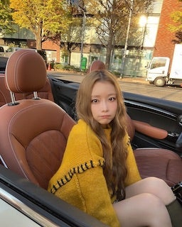 「いや可愛すぎて見惚れてた」年齢を感じさせない美貌にファン驚愕 超ミニスカ姿披露