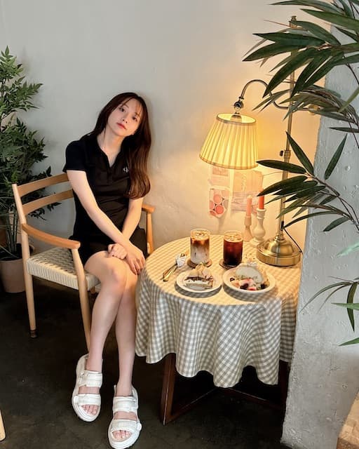 森香澄セクシーなオフショットを公開「すげえ美脚！」