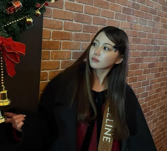 「スタイル良すぎるー！！」三原羽衣、クリスマスマーケットにてすらっとした美脚を披露！