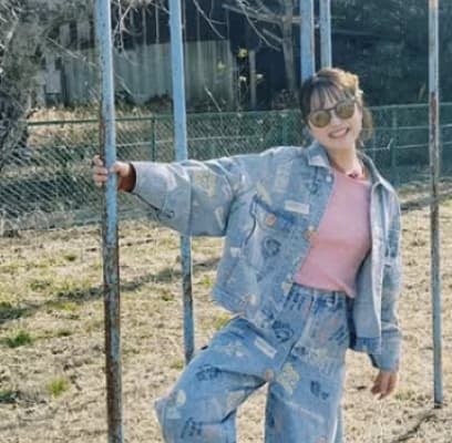 「笑顔が素敵」「可愛い」タレント・鈴木奈々の全身コーデが大好評！