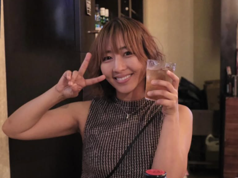 笑顔満開！元プロレスラー長谷川美子が1日店長で接客