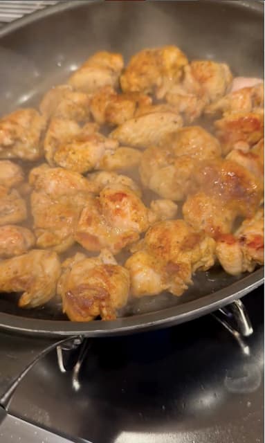 小川菜摘がこだわりのローストチキンを披露