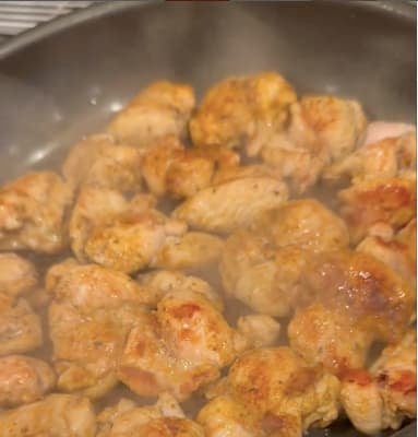 小川菜摘がこだわりのローストチキンを披露