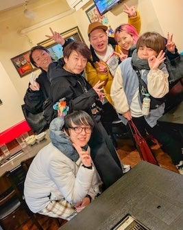 「みんな元気そうでよかった」狩野英孝　事務所仲間たちとのご飯会の様子を公開！笑顔たっぷりの集合写真にほっこり