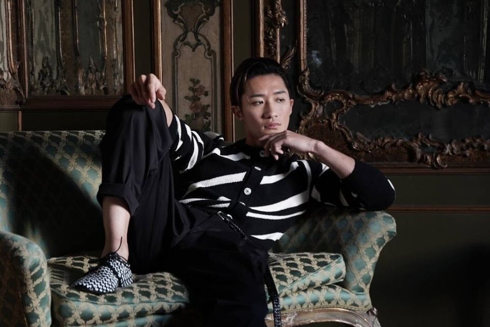 ファン歓喜！SnowMan 岩本照が色気あふれるD&Gオフショットを披露