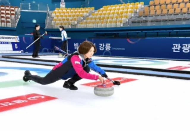 女子カーリングチーム・フォルティウス、韓国でトレーニングとオンアイス練習を実施