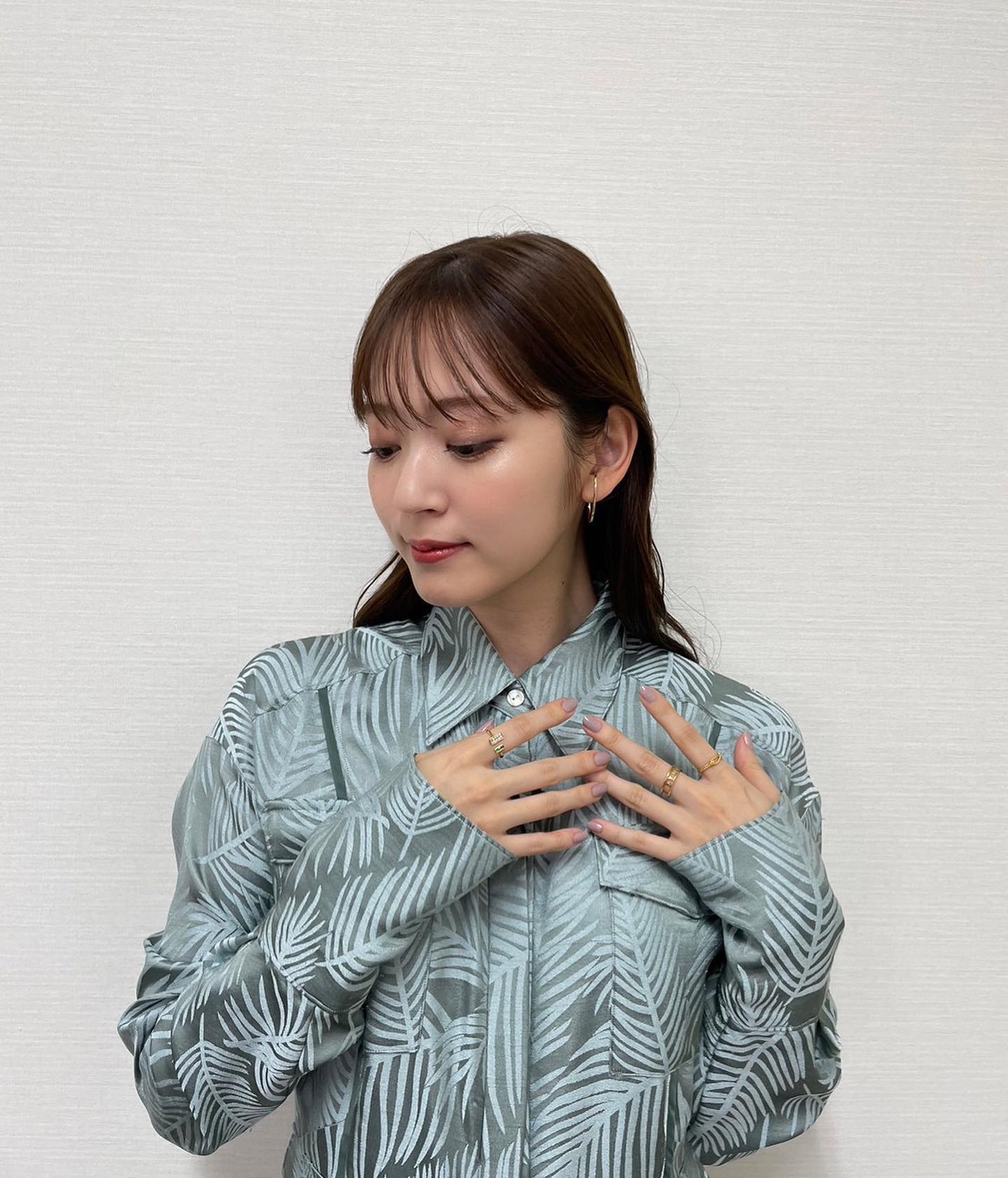 「かわいい😍」鈴木愛理が抜群のスタイル披露で話題💕