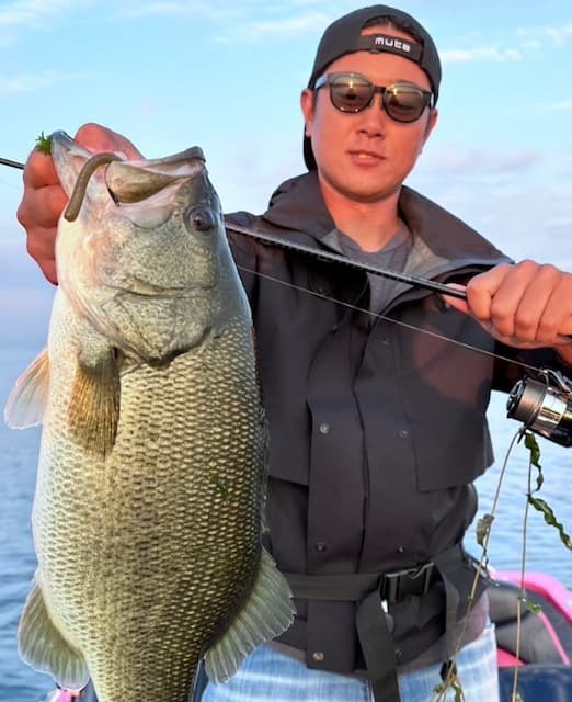 銀次　バスフィッシングで大物ゲット