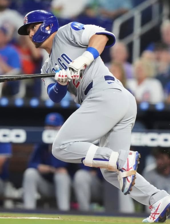 「お見事！」鈴木誠也、俊足で内野安打！試合初ヒットにファン歓喜