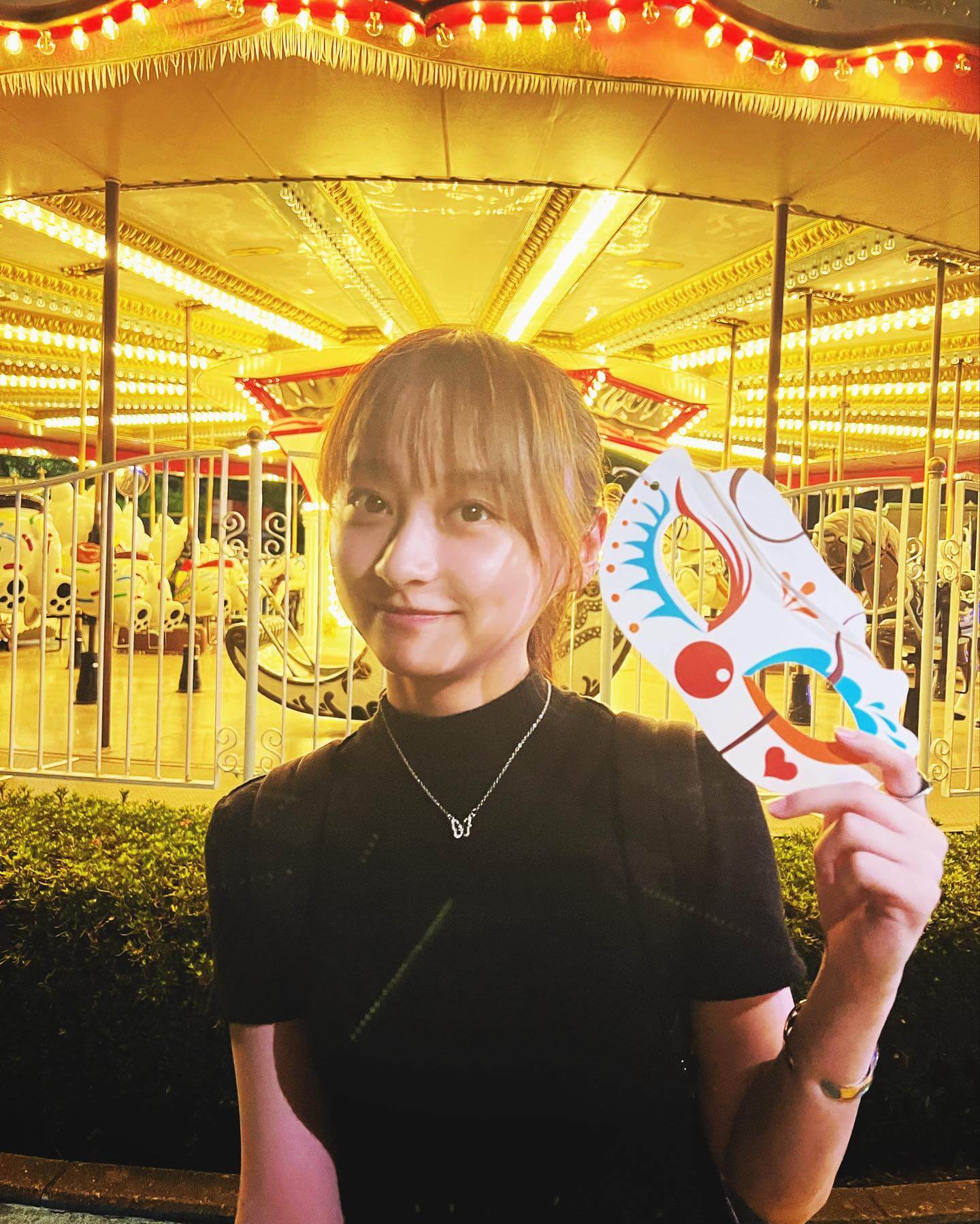 影山優佳、脱出ゲームを満喫❗️夜の遊園地ショットにいいね続々🎡🌙