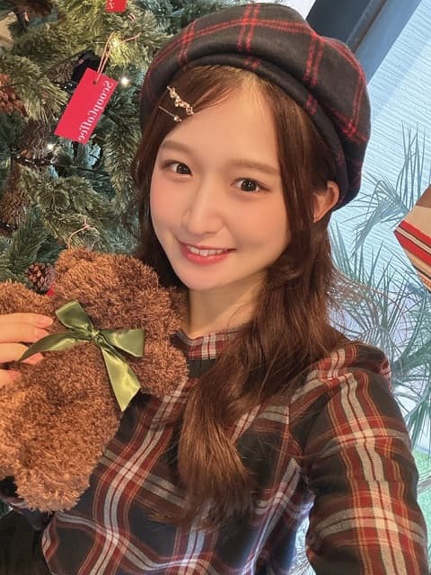 アイドル 貝賀琴莉がデコ出しショットで「カワイイ」をお届け！ヘアも衣装も全部キュートとファン騒然