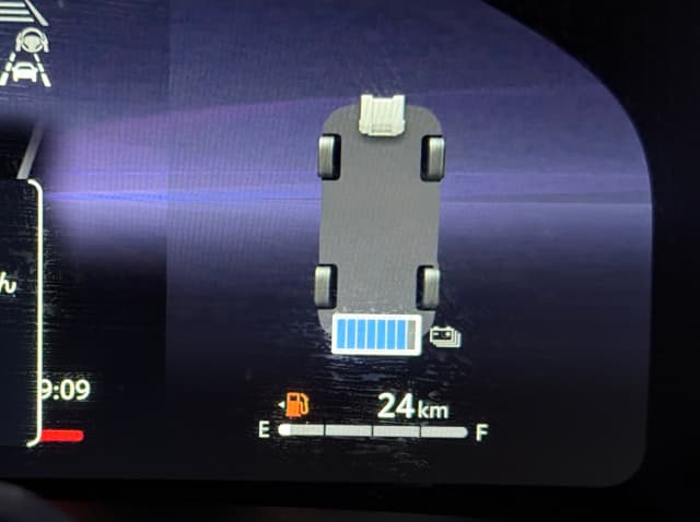 エハラマサヒロ、正月のガソスタは開いていないとEランプ点灯に大慌て！