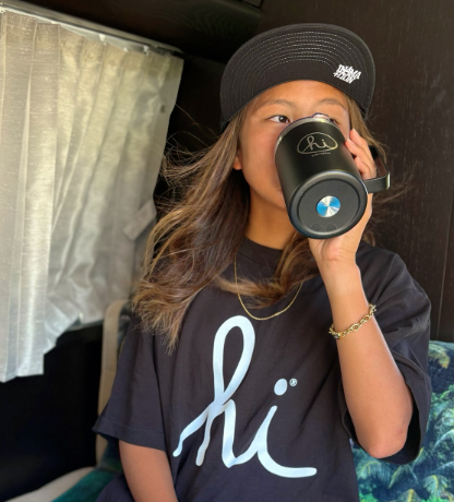 “車中泊で全国転戦中”木津優芽、サーフ旅の相棒は“蓋付きマグ”！ライフスタイルもプロ級