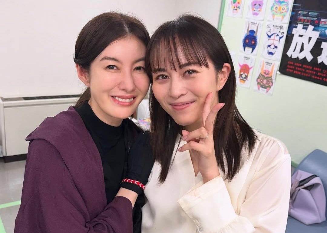 再共演にファン歓喜！比嘉愛未＆あの女優が“笑顔の2ショット”を披露