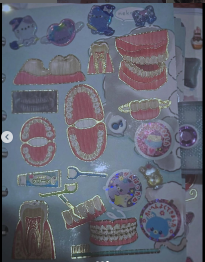 ”誰のかわかるシール帳” 人気タレントのシール帳が話題に