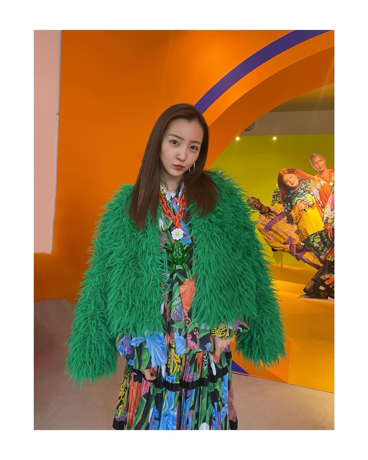 板野友美さんの“衝撃コーデ”が話題「自分らしい人生をおくれる女性でありたい」