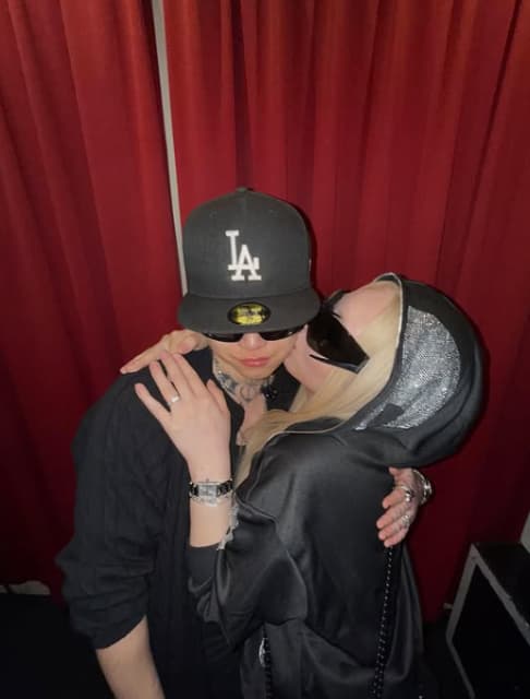 ちゃんみな夫婦での密着キス写真を公開！熱狂のイベントパフォーマンスも披露！