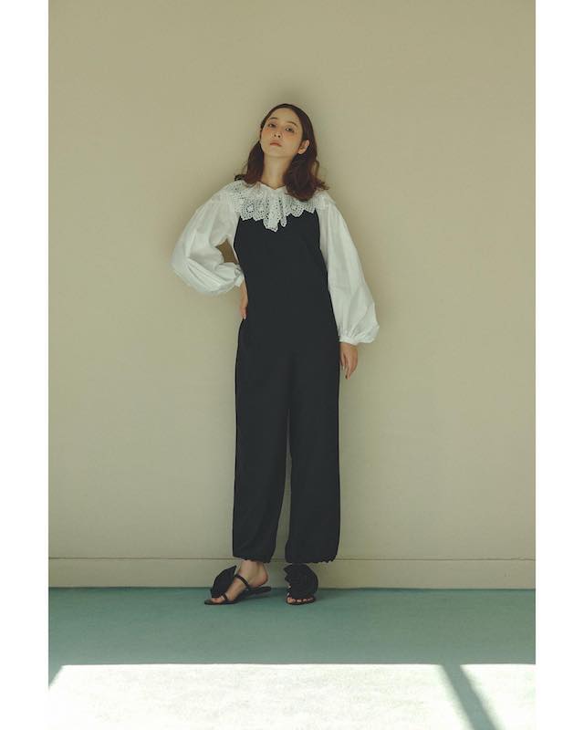 「なんでも似合うって才能♡」佐々木希のブラウス姿が可愛すぎると話題に✨