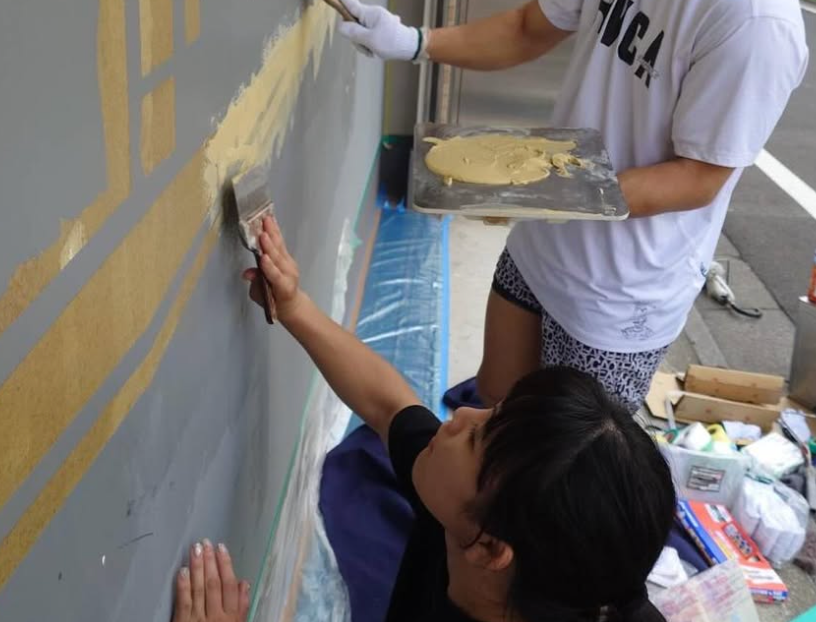 驚愕の挑戦！女子総合格闘家澤田千優、初めての壁塗り体験が話題