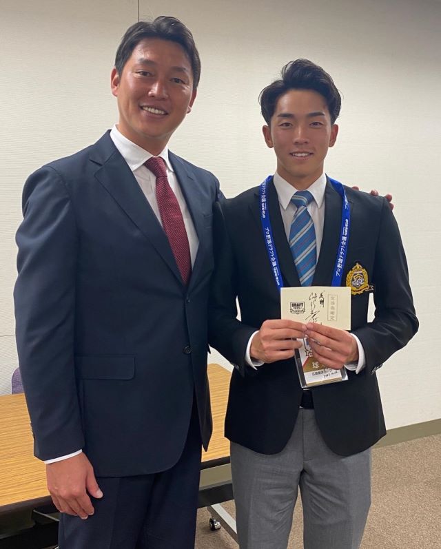 新井貴浩監督、青学・常廣羽也斗との2S公開⚾ドラフトから一夜明け「ようこそ」