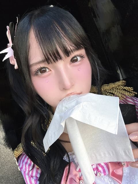 「今日も〇〇たべてる」人気アイドルの謎食ショットにファン「山羊になったんか」