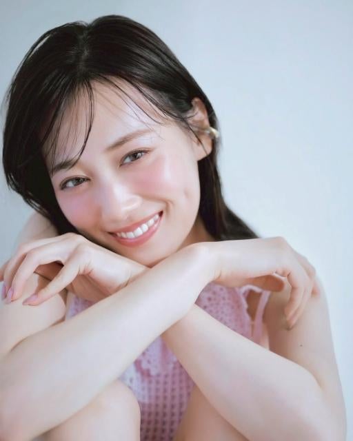 山下美月、“透明感”をまとう夏。CanCamで魅せた洗練の涼感スタイル