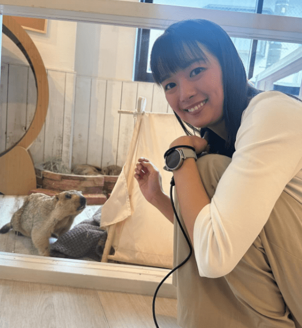 「マーモット村を取材しました！」テレ朝・紀真耶アナ、可愛すぎる動物との触れ合いショットにファンほっこり