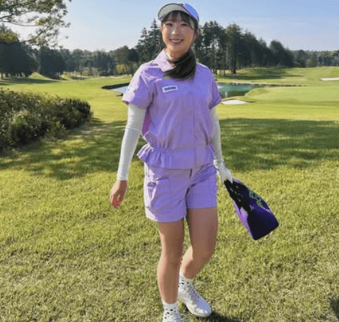「春ウェア姿…素敵ですね」美女ゴルファー、優雅なラウンドを堪能！ウェア姿フォト＆動画にファンうっとり「靴下かわいい」