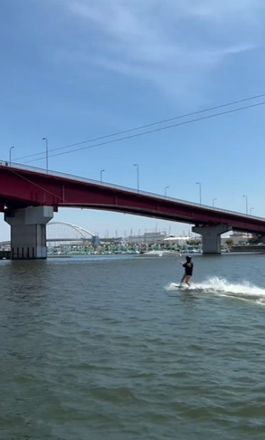 お見事！美女プロレスラー・山岡聖怜「10年越し！！」ウェイクボードムービーにファン大注目！