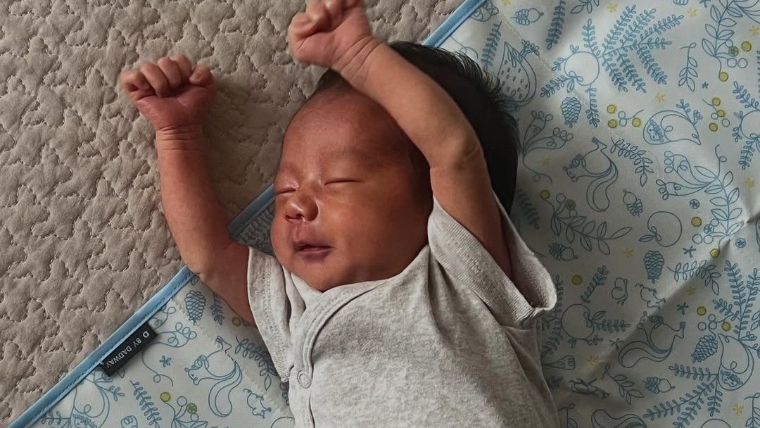 「静かな感動」元日本代表の投稿に癒しの嵐…寝顔ショットにファンほっこり