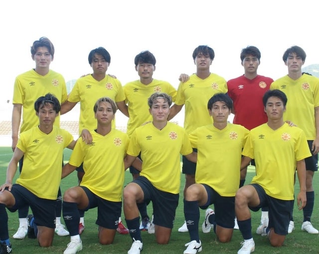 ギラヴァンツ北九州、交流戦で東邦チタニウムに2-1勝利。団結示す集合ショット