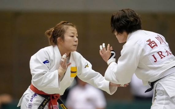 衝撃の快挙！実業柔道王者が誕生、会場を沸かせた90kg級の頂点とは？