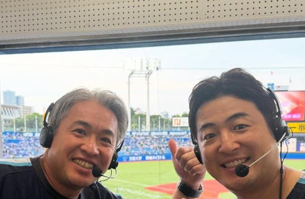 「最高のCREW DAY」五十嵐亮太、解説席で一緒になった芸人〇〇とのツーショットを大公開！