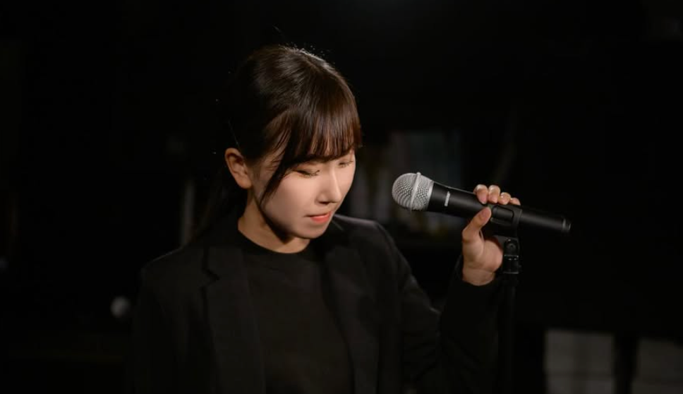 「夏の記憶」SARI、カブトムシへの思い出と全国ツアー“DEPARTURE”告知