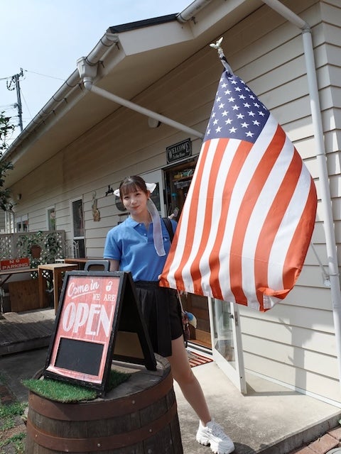 女優・足立梨花、カジュアルな装いを公開！
