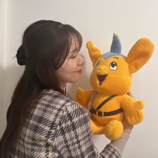 NHK気象予報士・晴山紋音が見つめるのは誰でも知ってる「あのマスコット」